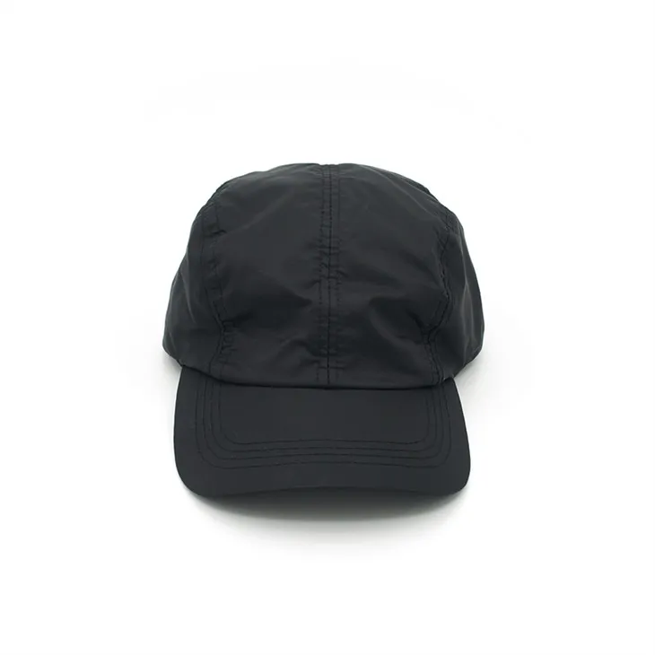 Kape od crnog poliestera