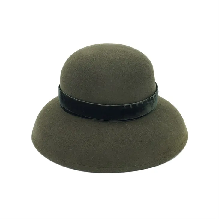 Crnkasto zelene vunene kape