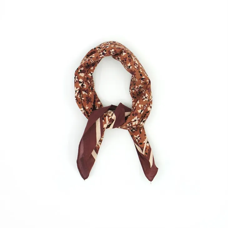 Pamučna cvjetna bandana s124