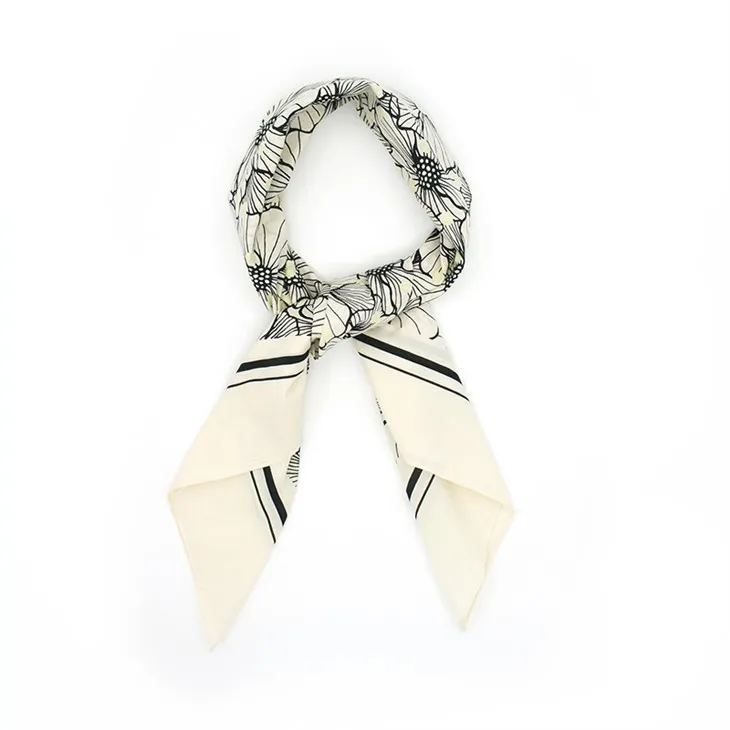 Ecru cvjetni pamučni bandana S110