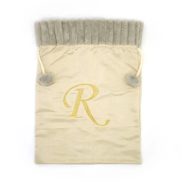 Divovska božićna čarapa u obliku slova